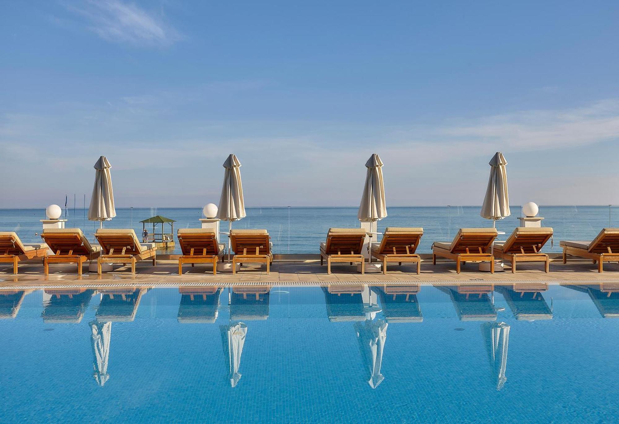Alexander Beach Hotel & Village Resort Mália Exterior foto